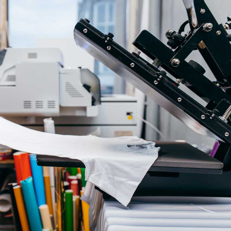 πρέσσα θερμομεταφοράς για στάμπες σε ρούχα